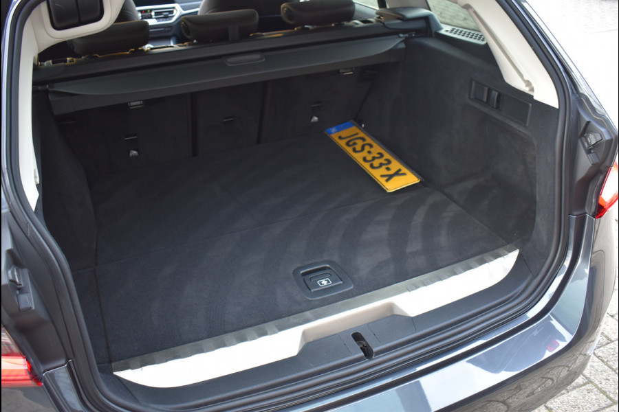 BMW 3 Serie Touring 330e xDrive 292 Pk Pano Navi Keyless Vol Leder Bruin Laser Koplampen 19 Inch