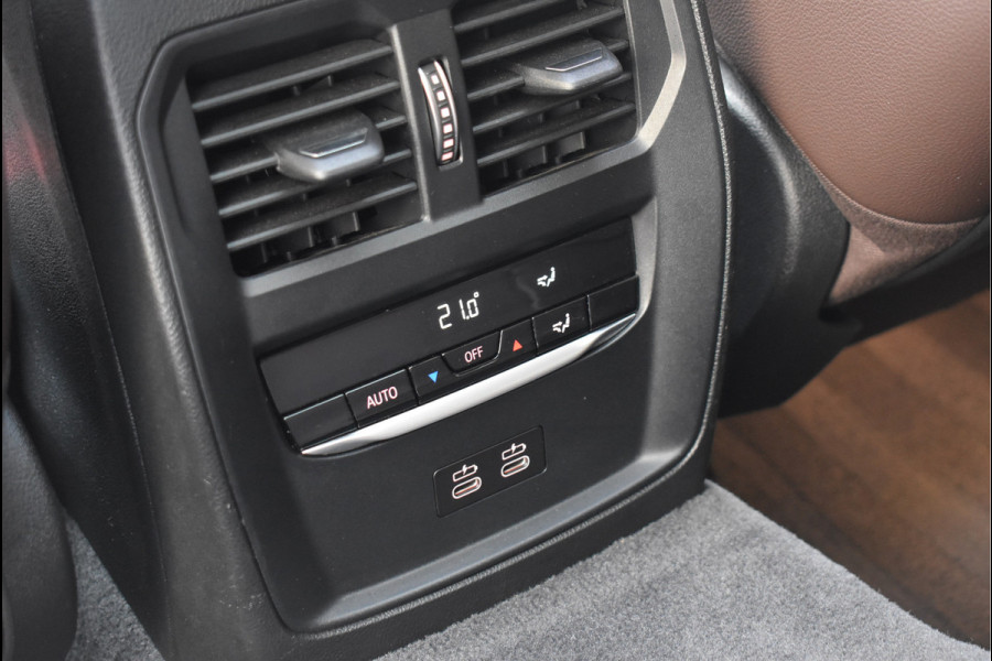 BMW 3 Serie Touring 330e xDrive 292 Pk Pano Navi Keyless Vol Leder Bruin Laser Koplampen 19 Inch