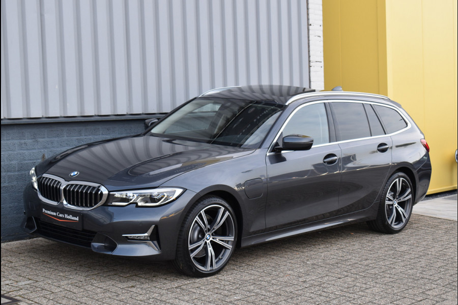 BMW 3 Serie Touring 330e xDrive 292 Pk Pano Navi Keyless Vol Leder Bruin Laser Koplampen 19 Inch