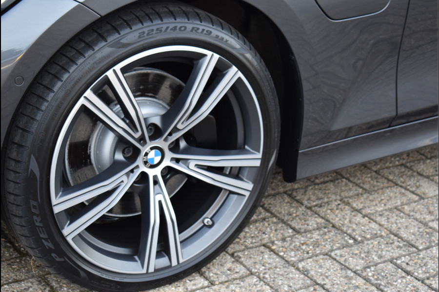 BMW 3 Serie Touring 330e xDrive 292 Pk Pano Navi Keyless Vol Leder Bruin Laser Koplampen 19 Inch