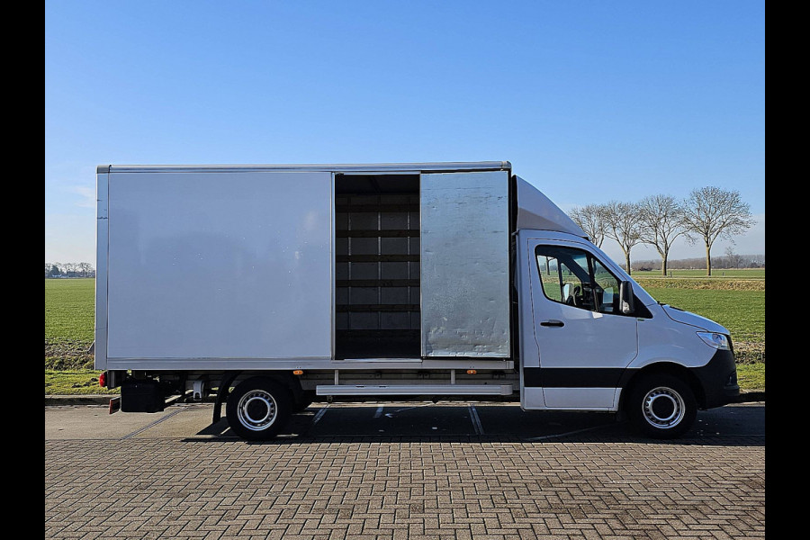 Mercedes-Benz Sprinter 316 2.2 CDI Bakwagen Laadklep Airco Spoiler Zijdeur CruiseControl 163Pk 3-Zits/ Leer Euro6!