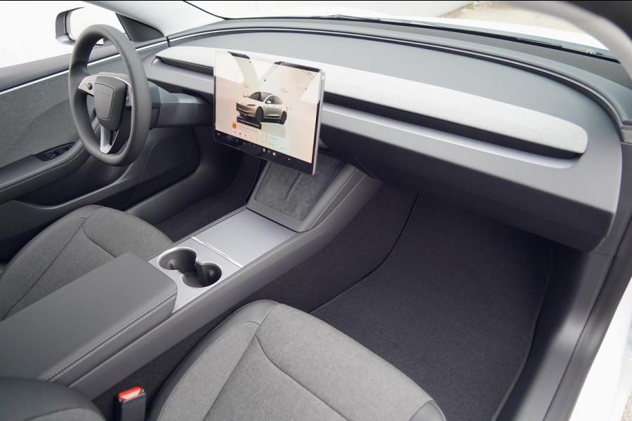 Tesla Model 3 RWD 60 kWh / Nieuw! / Incl. BTW / Pano / Stuurverw. / Elek. Klep / 360 camera / Pearl White Metallic