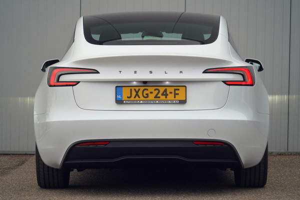 Tesla Model 3 RWD 60 kWh / Nieuw! / Incl. BTW / Pano / Stuurverw. / Elek. Klep / 360 camera / Pearl White Metallic
