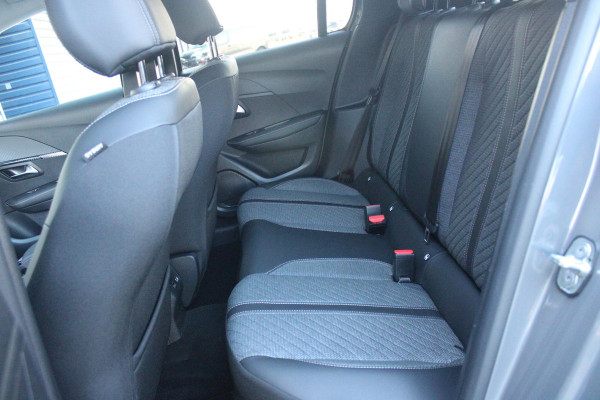 Peugeot e-208 EV ALLURE 156PK 51 kWh | WARMTEPOMP | 3-FASE! | NAVIGATIE | DRAADLOZE APPLE CARPLAY/ANDROID AUTO | DODEHOEK DETECTIE | CAMERA VOOR + ACHTER | ADAPTIVE CRUISE CONTROL | CLIMATE CONTROL |