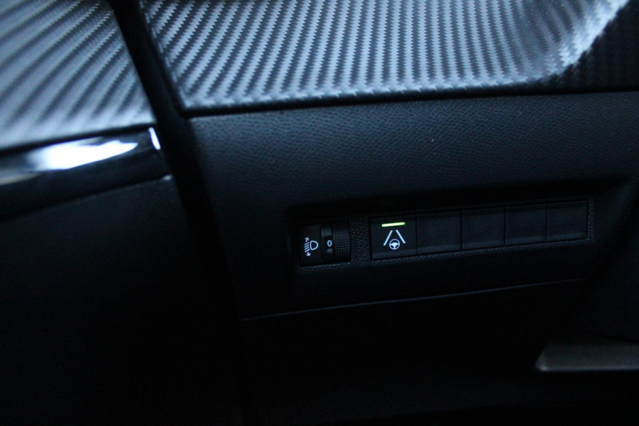 Peugeot e-208 EV ALLURE 156PK 51 kWh | WARMTEPOMP | 3-FASE! | NAVIGATIE | DRAADLOZE APPLE CARPLAY/ANDROID AUTO | DODEHOEK DETECTIE | CAMERA VOOR + ACHTER | ADAPTIVE CRUISE CONTROL | CLIMATE CONTROL |