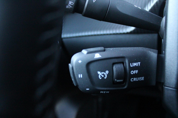 Peugeot e-208 EV ALLURE 156PK 51 kWh | WARMTEPOMP | 3-FASE! | NAVIGATIE | DRAADLOZE APPLE CARPLAY/ANDROID AUTO | DODEHOEK DETECTIE | CAMERA VOOR + ACHTER | ADAPTIVE CRUISE CONTROL | CLIMATE CONTROL |