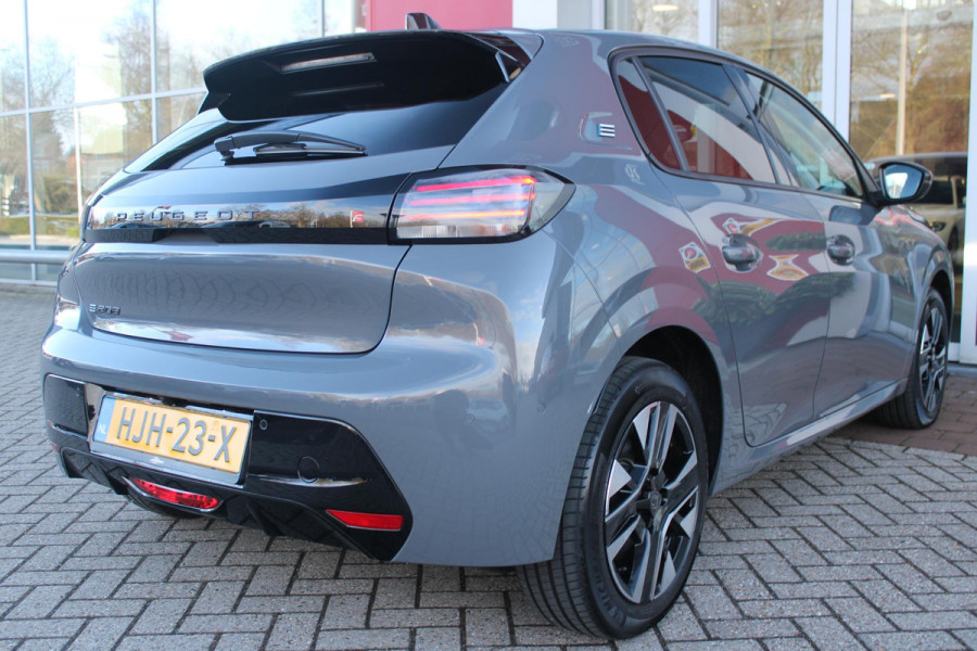 Peugeot e-208 EV ALLURE 156PK 51 kWh | WARMTEPOMP | 3-FASE! | NAVIGATIE | DRAADLOZE APPLE CARPLAY/ANDROID AUTO | DODEHOEK DETECTIE | CAMERA VOOR + ACHTER | ADAPTIVE CRUISE CONTROL | CLIMATE CONTROL |