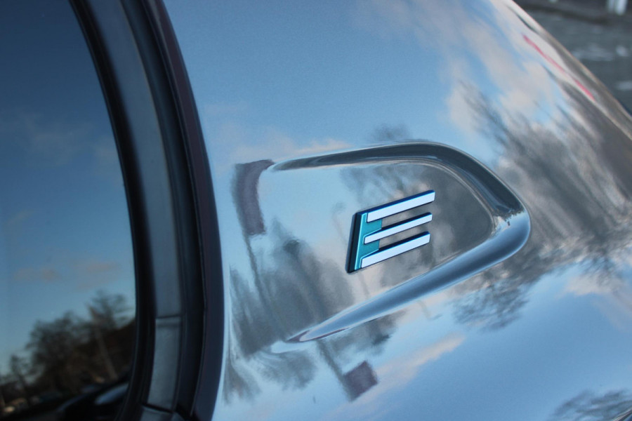 Peugeot e-208 EV ALLURE 156PK 51 kWh | WARMTEPOMP | 3-FASE! | NAVIGATIE | DRAADLOZE APPLE CARPLAY/ANDROID AUTO | DODEHOEK DETECTIE | CAMERA VOOR + ACHTER | ADAPTIVE CRUISE CONTROL | CLIMATE CONTROL |