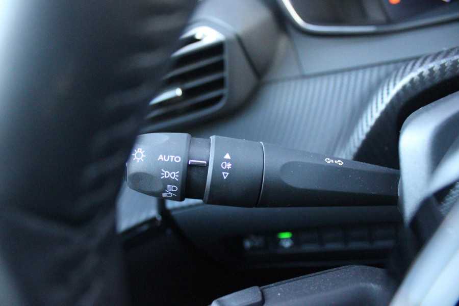 Peugeot e-208 EV ALLURE 156PK 51 kWh | WARMTEPOMP | 3-FASE! | NAVIGATIE | DRAADLOZE APPLE CARPLAY/ANDROID AUTO | DODEHOEK DETECTIE | CAMERA VOOR + ACHTER | ADAPTIVE CRUISE CONTROL | CLIMATE CONTROL |
