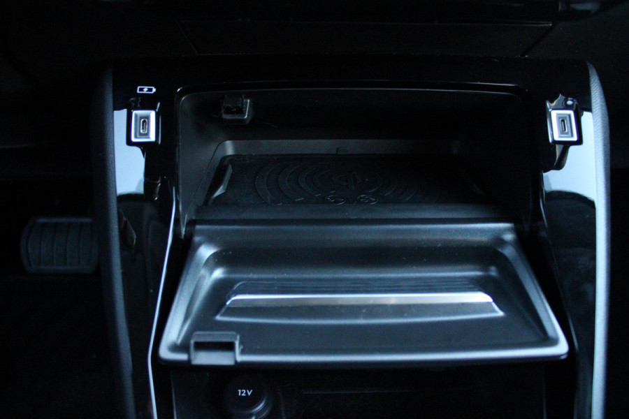 Peugeot e-208 EV ALLURE 156PK 51 kWh | WARMTEPOMP | 3-FASE! | NAVIGATIE | DRAADLOZE APPLE CARPLAY/ANDROID AUTO | DODEHOEK DETECTIE | CAMERA VOOR + ACHTER | ADAPTIVE CRUISE CONTROL | CLIMATE CONTROL |