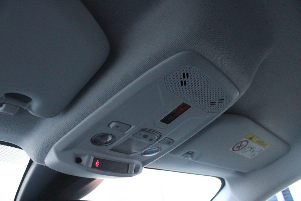 Peugeot e-208 EV ALLURE 156PK 51 kWh | WARMTEPOMP | 3-FASE! | NAVIGATIE | DRAADLOZE APPLE CARPLAY/ANDROID AUTO | DODEHOEK DETECTIE | CAMERA VOOR + ACHTER | ADAPTIVE CRUISE CONTROL | CLIMATE CONTROL |
