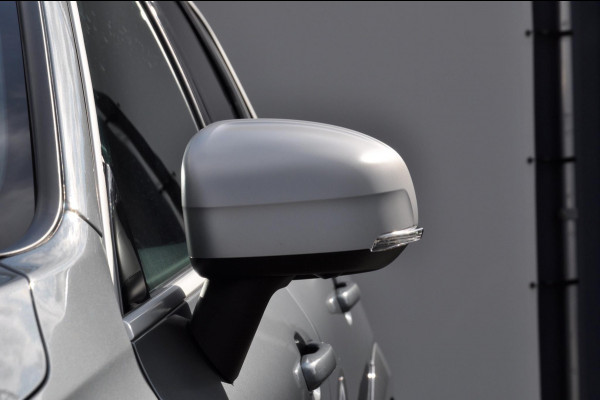Volvo XC60 T8 390PK Automaat Recharge AWD R-Design / Adaptieve cruise control/ BLIS/ Panoramadak/ Trekhaak/ Head up display/ 360 camera/ Parkeersensoren/ Stoel en stuurwielverwarming