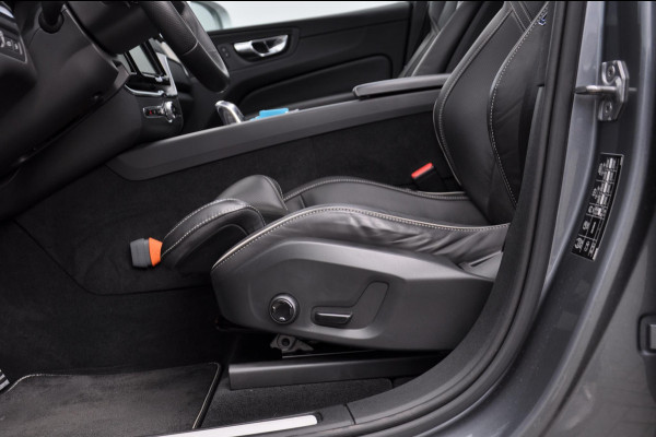 Volvo XC60 T8 390PK Automaat Recharge AWD R-Design / Adaptieve cruise control/ BLIS/ Panoramadak/ Trekhaak/ Head up display/ 360 camera/ Parkeersensoren/ Stoel en stuurwielverwarming