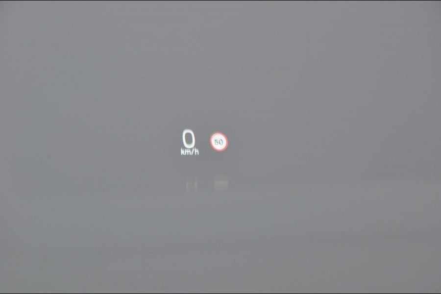 Volvo XC60 T8 390PK Automaat Recharge AWD R-Design / Adaptieve cruise control/ BLIS/ Panoramadak/ Trekhaak/ Head up display/ 360 camera/ Parkeersensoren/ Stoel en stuurwielverwarming