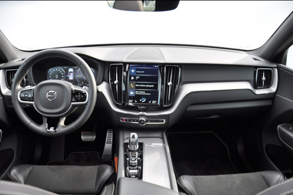 Volvo XC60 T8 390PK Automaat Recharge AWD R-Design / Adaptieve cruise control/ BLIS/ Panoramadak/ Trekhaak/ Head up display/ 360 camera/ Parkeersensoren/ Stoel en stuurwielverwarming
