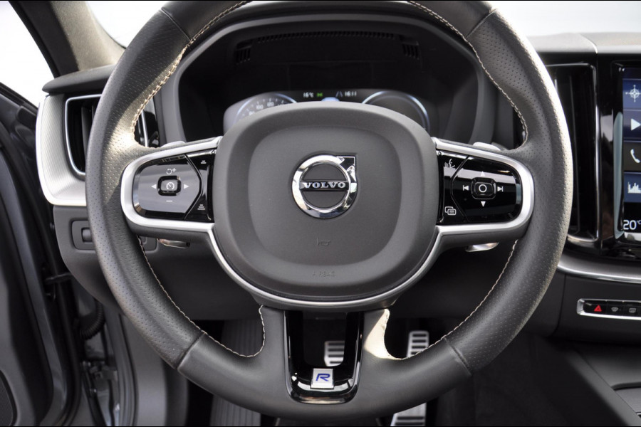 Volvo XC60 T8 390PK Automaat Recharge AWD R-Design / Adaptieve cruise control/ BLIS/ Panoramadak/ Trekhaak/ Head up display/ 360 camera/ Parkeersensoren/ Stoel en stuurwielverwarming