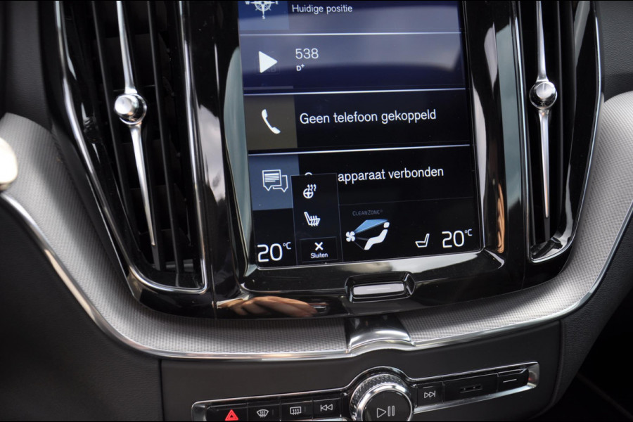 Volvo XC60 T8 390PK Automaat Recharge AWD R-Design / Adaptieve cruise control/ BLIS/ Panoramadak/ Trekhaak/ Head up display/ 360 camera/ Parkeersensoren/ Stoel en stuurwielverwarming