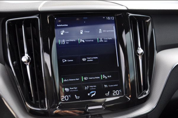 Volvo XC60 T8 390PK Automaat Recharge AWD R-Design / Adaptieve cruise control/ BLIS/ Panoramadak/ Trekhaak/ Head up display/ 360 camera/ Parkeersensoren/ Stoel en stuurwielverwarming