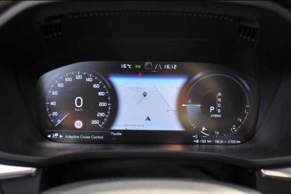 Volvo XC60 T8 390PK Automaat Recharge AWD R-Design / Adaptieve cruise control/ BLIS/ Panoramadak/ Trekhaak/ Head up display/ 360 camera/ Parkeersensoren/ Stoel en stuurwielverwarming