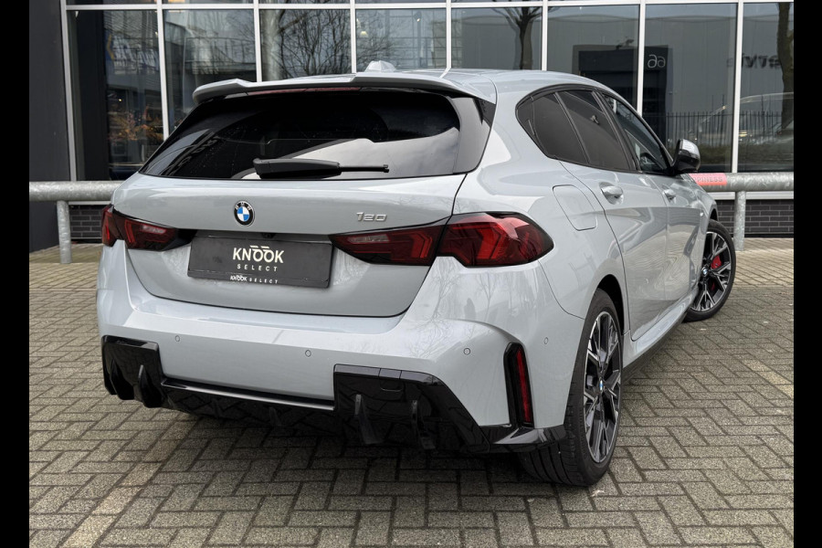 BMW 1-serie 120i High Executive M Sport Pakket Automaat / Panoramadak / Head-Up Display / Live Cockpit Professional / Comfort Access / Adaptief M Onderstel / Sportstoelen / Adaptieve LED-koplamp / Driving Assistant / 19 Inch / Stoelverwarming / M Sportremsysteem