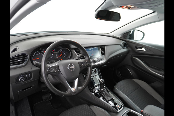 Opel Grandland X AUTOM-8 T131PK Navi Camera Trekhaak Apple Carplay Android 18"lm Pdc Opel-Connect Dual-Ecc Elec.Achterklep AGR-Stoel+Verwarmd DAB Regen-Lichtsensor Led Lane-Assist Bluetooth 1e eigenaar Origineel NLse auto ! Orig. NLse Auto 1e Eigenaar 1300kg trekvermogen