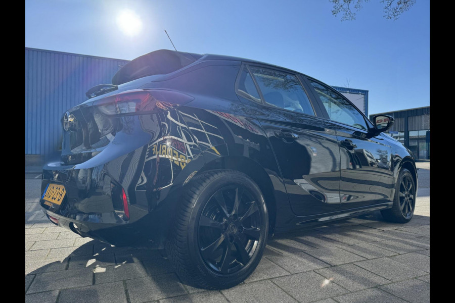 Opel Corsa 1.2 BLACK Edition - Navigatie / Apple CarPlay I Airco I PDC I Sport velgen I Dealer onderhouden