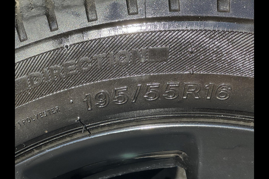 Opel Corsa 1.2 BLACK Edition - Navigatie / Apple CarPlay I Airco I PDC I Sport velgen I Dealer onderhouden