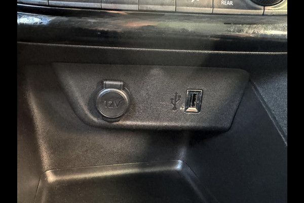 Opel Corsa 1.2 BLACK Edition - Navigatie / Apple CarPlay I Airco I PDC I Sport velgen I Dealer onderhouden