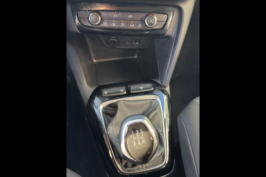 Opel Corsa 1.2 BLACK Edition - Navigatie / Apple CarPlay I Airco I PDC I Sport velgen I Dealer onderhouden