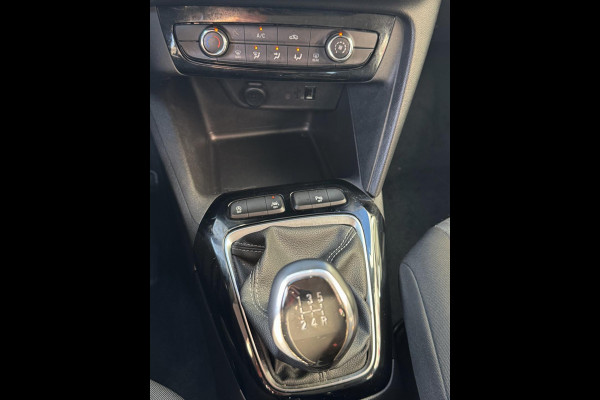 Opel Corsa 1.2 BLACK Edition - Navigatie / Apple CarPlay I Airco I PDC I Sport velgen I Dealer onderhouden