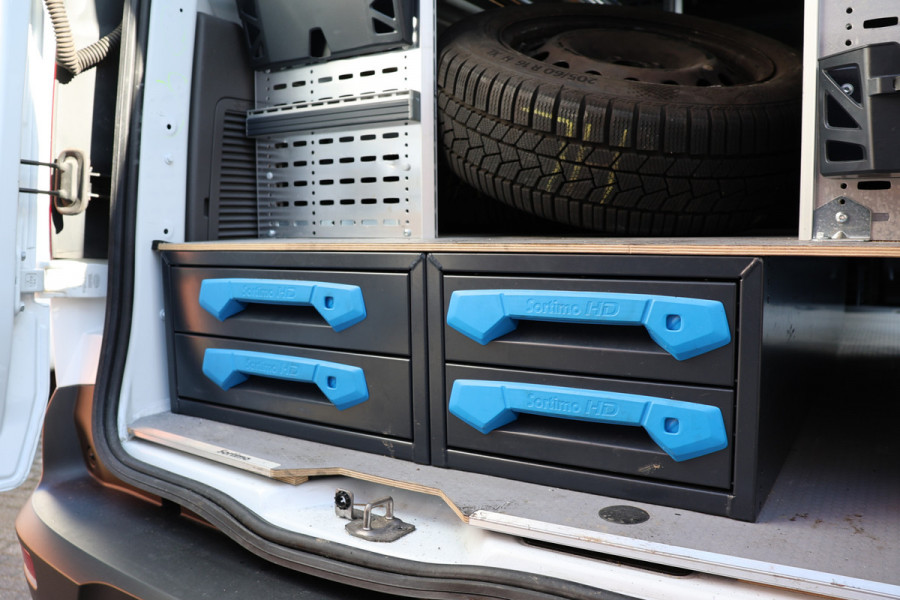 Ford Transit Connect 1.5 EcoBlue 120 PK L2 AUT | ACC | BLIS | Sortimo betimmering | Bi-Xenon | Stoelverwarming | Camera | Trekhaak | Elek. spiegels | 3-Zitter | Nieuwe APK | Dealer onderhouden