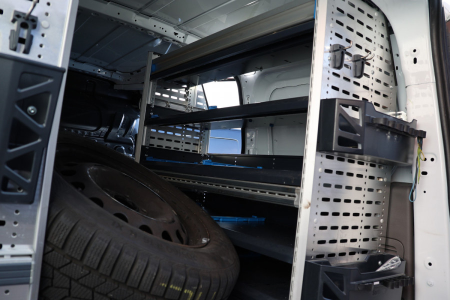 Ford Transit Connect 1.5 EcoBlue 120 PK L2 AUT | ACC | BLIS | Sortimo betimmering | Bi-Xenon | Stoelverwarming | Camera | Trekhaak | Elek. spiegels | 3-Zitter | Nieuwe APK | Dealer onderhouden