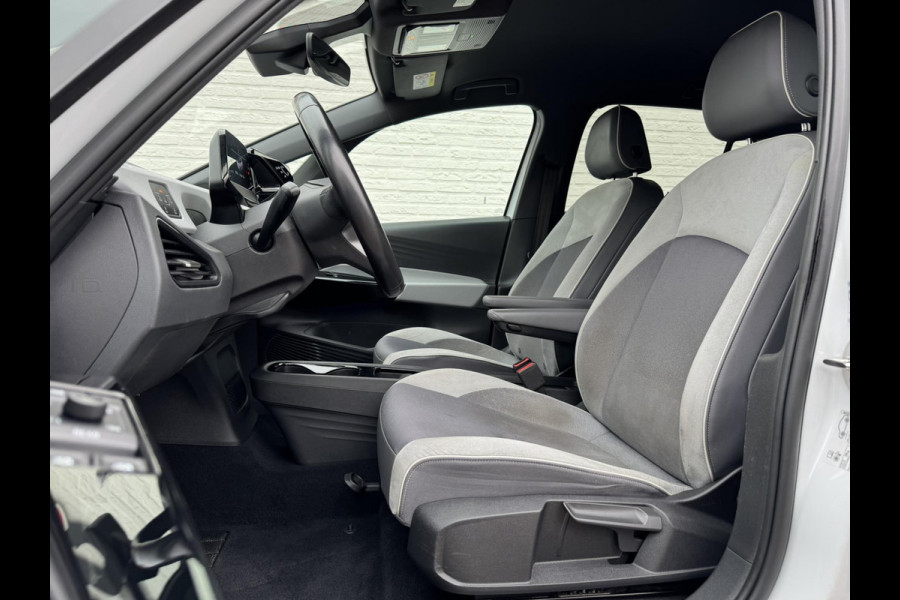 Volkswagen ID.3 First Plus 58 kWh SOH 86% Adaptive cruise Climate Stuur-/stoelverwarming Navi Apple / Android DAB