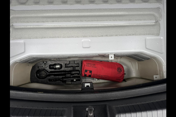 Volkswagen ID.3 First Plus 58 kWh SOH 86% Adaptive cruise Climate Stuur-/stoelverwarming Navi Apple / Android DAB