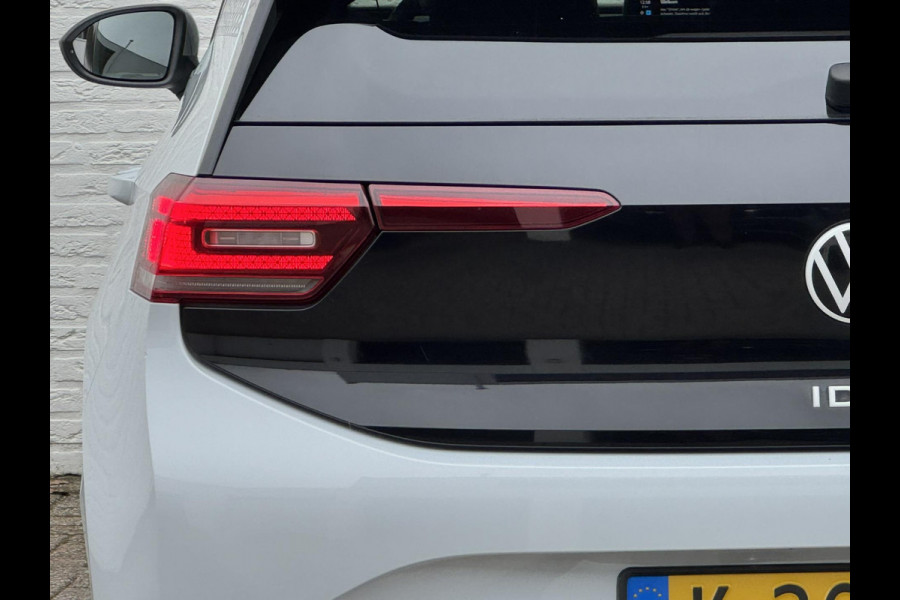 Volkswagen ID.3 First Plus 58 kWh SOH 86% Adaptive cruise Climate Stuur-/stoelverwarming Navi Apple / Android DAB