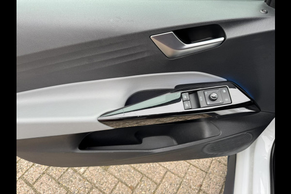 Volkswagen ID.3 First Plus 58 kWh SOH 86% Adaptive cruise Climate Stuur-/stoelverwarming Navi Apple / Android DAB