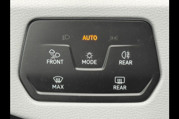 Volkswagen ID.3 First Plus 58 kWh SOH 86% Adaptive cruise Climate Stuur-/stoelverwarming Navi Apple / Android DAB
