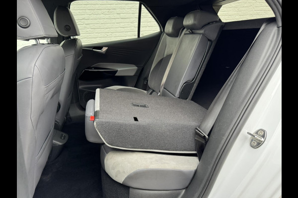 Volkswagen ID.3 First Plus 58 kWh SOH 86% Adaptive cruise Climate Stuur-/stoelverwarming Navi Apple / Android DAB