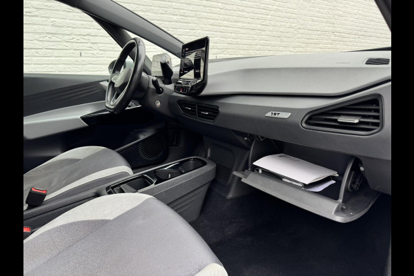 Volkswagen ID.3 First Plus 58 kWh SOH 86% Adaptive cruise Climate Stuur-/stoelverwarming Navi Apple / Android DAB