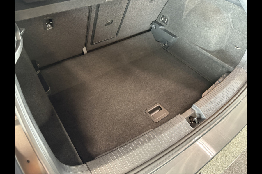 Volkswagen T-Roc 1.5 TSi 150PK DSG Sport Bns R-Line AFN.TREKHAAK/19INCH/CAMERA/NAVI/VIRTUAL/CARPLAY/PDC