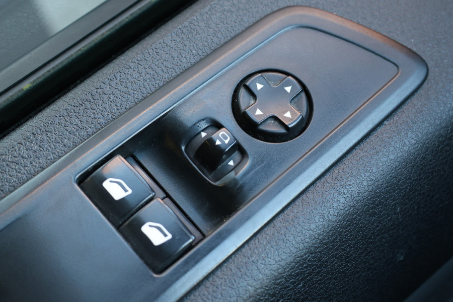 Opel Vivaro 2.0 DC 145 PK L2 AUT | Dubbel cabine | 6-Zitter | Navigatie | CarPlay | Trekhaak | DAB | Airco | Cruise control | F1 Flippers | Betimmering | Nieuwe APK | Dealer onderhouden | 6 maanden garantie