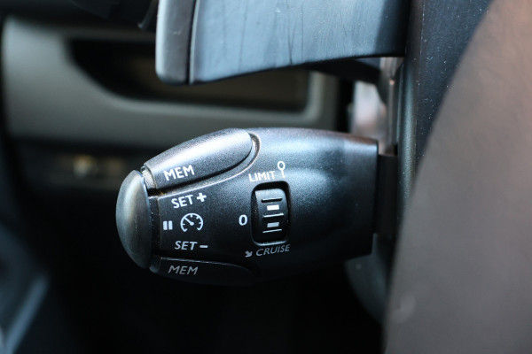 Opel Vivaro 2.0 DC 145 PK L2 AUT | Dubbel cabine | 6-Zitter | Navigatie | CarPlay | Trekhaak | DAB | Airco | Cruise control | F1 Flippers | Betimmering | Nieuwe APK | Dealer onderhouden | 6 maanden garantie