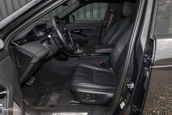 Land Rover Range Rover Evoque 1.5 P300e AWD R-Dynamic SE | Adaptieve cruise | Zwenkbare trekhaak | Premium audio | Apple carplay |