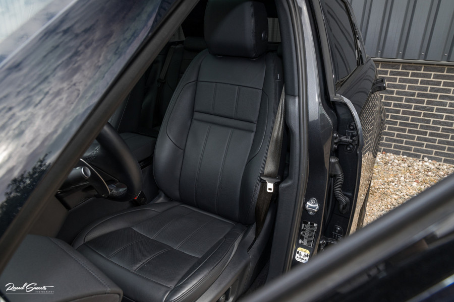 Land Rover Range Rover Evoque 1.5 P300e AWD R-Dynamic SE | Adaptieve cruise | Zwenkbare trekhaak | Premium audio | Apple carplay |