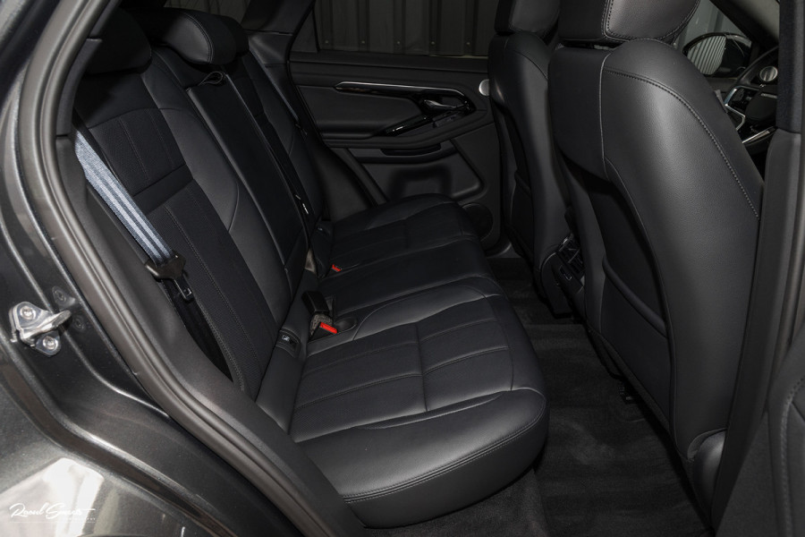 Land Rover Range Rover Evoque 1.5 P300e AWD R-Dynamic SE | Adaptieve cruise | Zwenkbare trekhaak | Premium audio | Apple carplay |