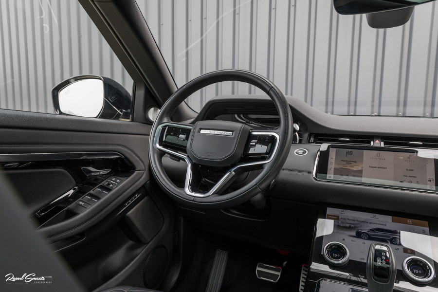 Land Rover Range Rover Evoque 1.5 P300e AWD R-Dynamic SE | Adaptieve cruise | Zwenkbare trekhaak | Premium audio | Apple carplay |