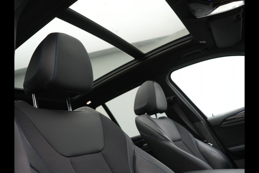 BMW X3 xDrive20i M Sport Shadow 184pk Dealer O.H | Trekhaak af Fabriek | Panodak | Adaptive Cruise | Sportstoelen Memory | Harman Kardon |  Head Up | 19"L.M | BLIS |