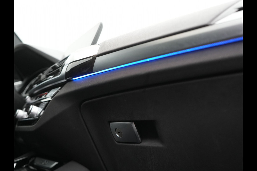 BMW X3 xDrive20i M Sport Shadow 184pk Dealer O.H | Trekhaak af Fabriek | Panodak | Adaptive Cruise | Sportstoelen Memory | Harman Kardon |  Head Up | 19"L.M | BLIS |