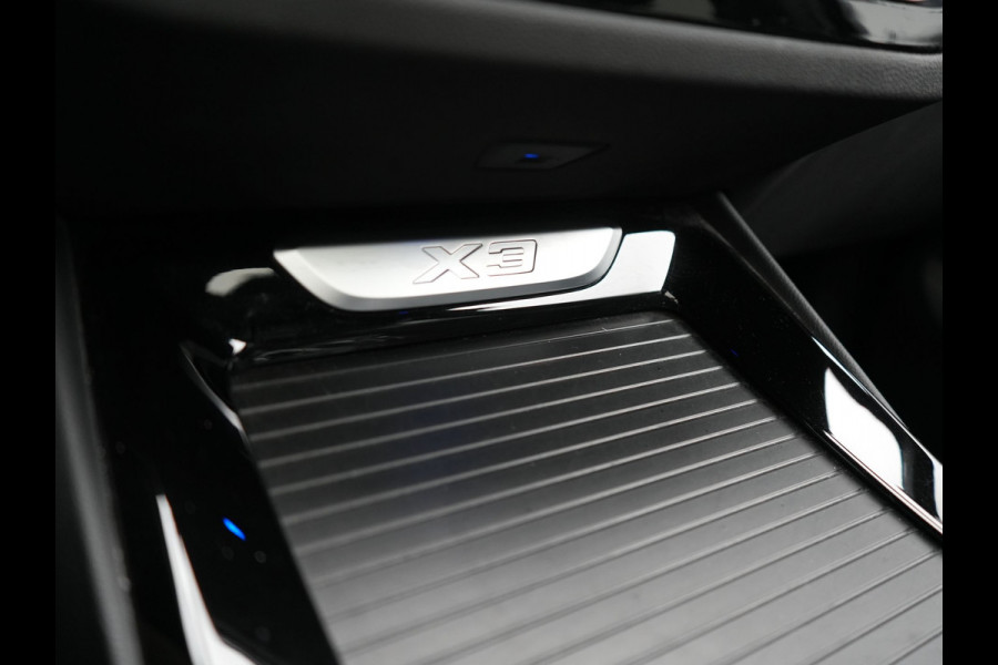 BMW X3 xDrive20i M Sport Shadow 184pk Dealer O.H | Trekhaak af Fabriek | Panodak | Adaptive Cruise | Sportstoelen Memory | Harman Kardon |  Head Up | 19"L.M | BLIS |