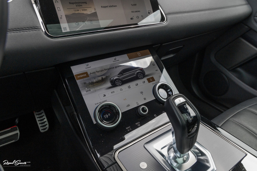 Land Rover Range Rover Evoque 1.5 P300e AWD R-Dynamic SE | Adaptieve cruise | Zwenkbare trekhaak | Premium audio | Apple carplay |